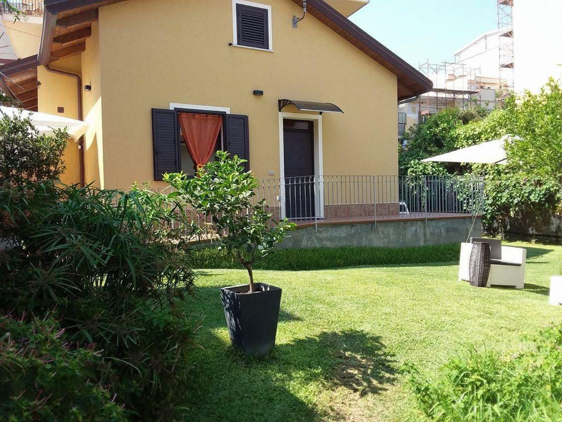 Villetta Singola "Lilla" Ali Terme Exterior photo